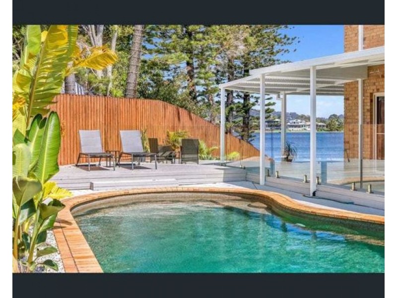 93 Cassowary Drive, Burleigh Waters QLD 4220
