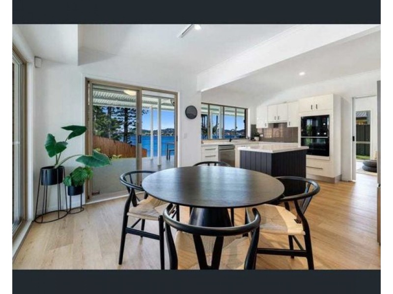 93 Cassowary Drive, Burleigh Waters QLD 4220