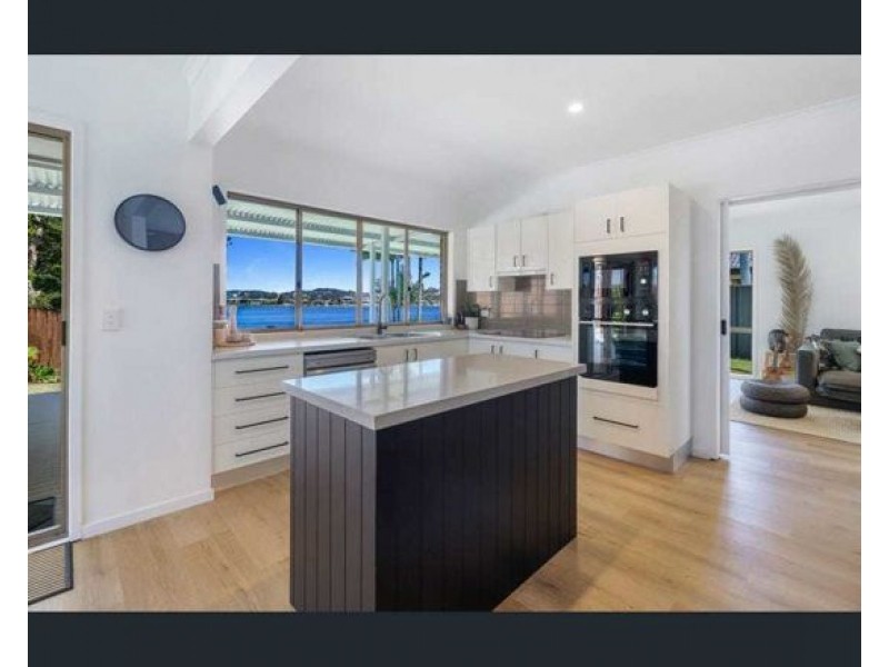 93 Cassowary Drive, Burleigh Waters QLD 4220