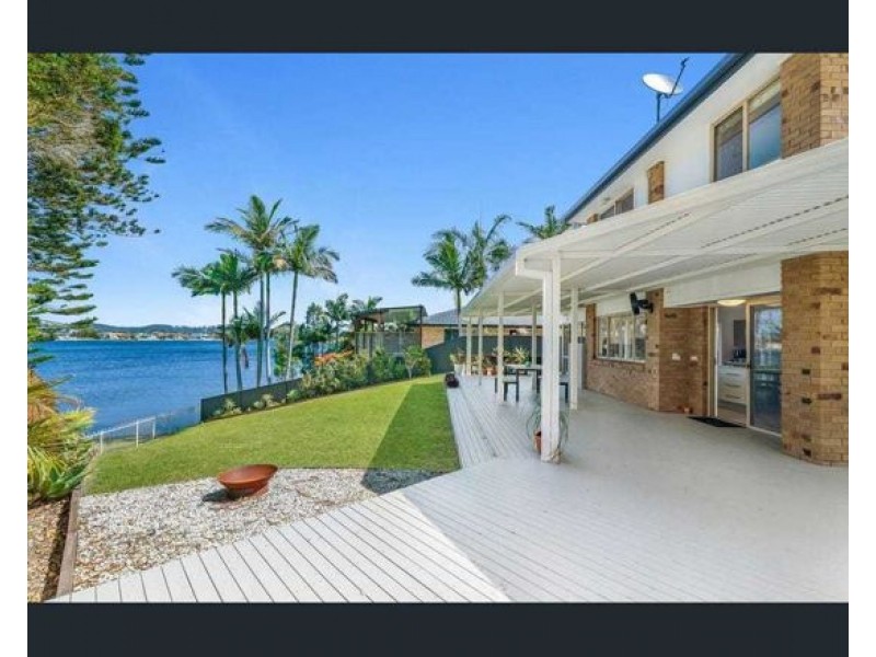 93 Cassowary Drive, Burleigh Waters QLD 4220