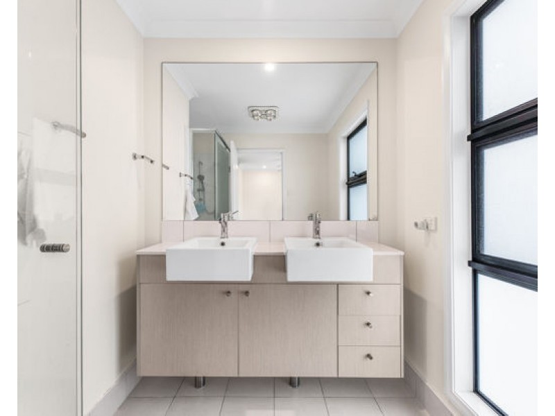 17 Park Lane, Hope Island QLD 4212