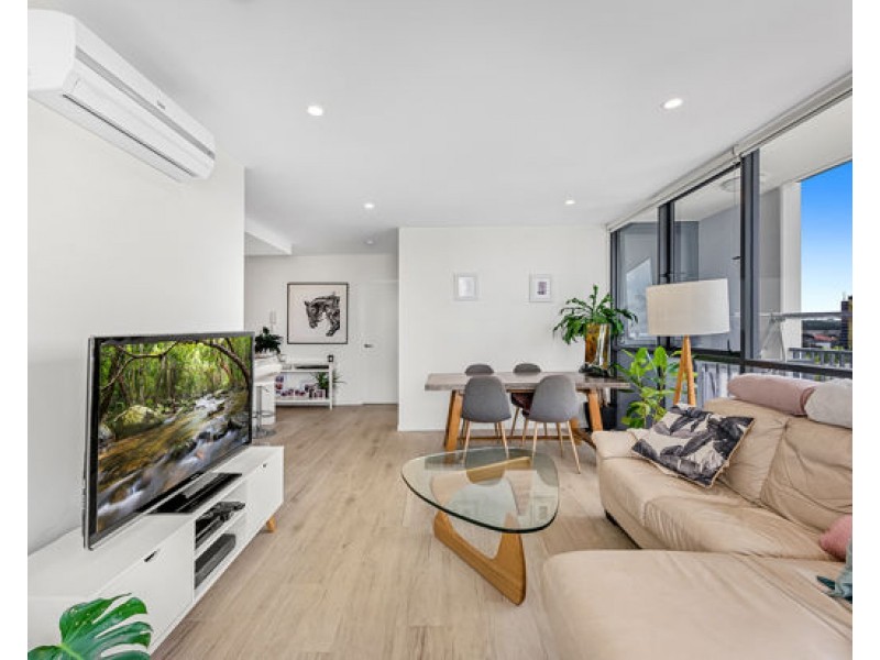 504/266 Stanhill Drive, Chevron Island QLD 4217