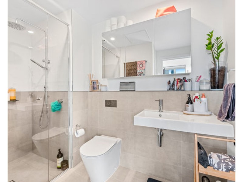 504/266 Stanhill Drive, Chevron Island QLD 4217