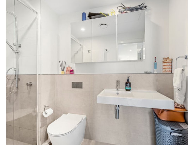 504/266 Stanhill Drive, Chevron Island QLD 4217