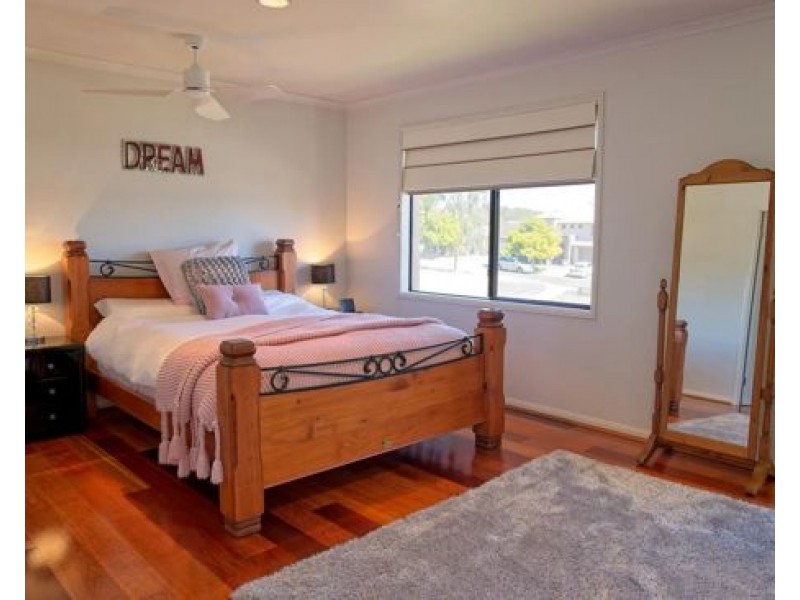 2 Wyperfield Court, North Lakes QLD 4509