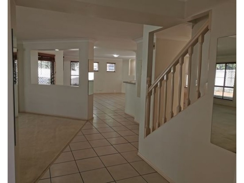 29 The Parkway, Stretton QLD 4116