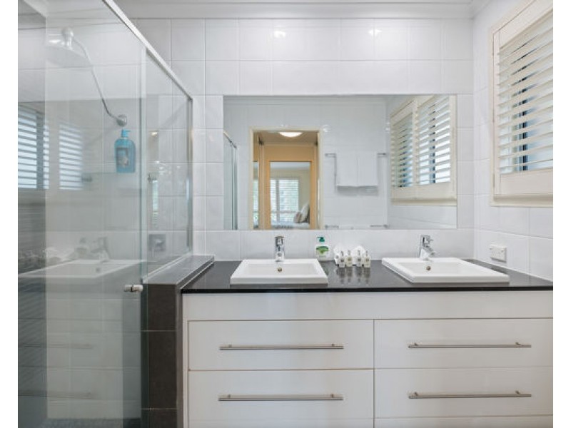 20 Huon Street, Broadbeach Waters QLD 4218