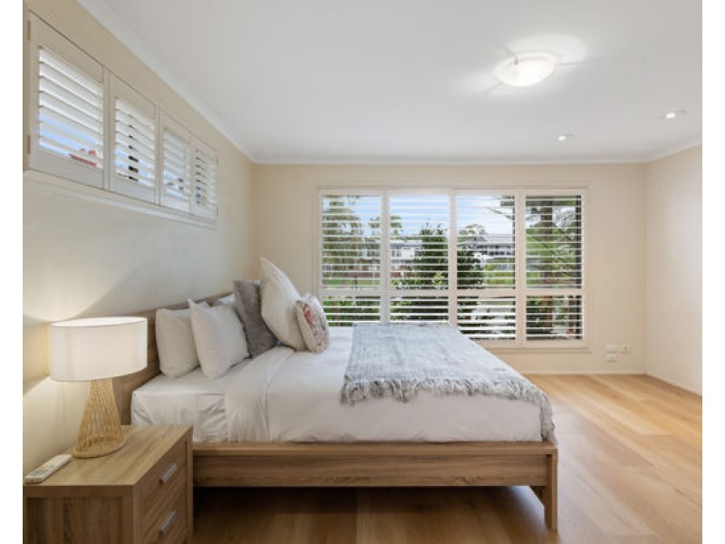 20 Huon Street, Broadbeach Waters QLD 4218