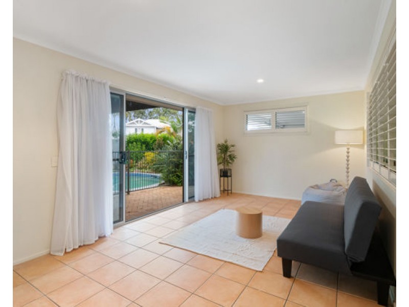 20 Huon Street, Broadbeach Waters QLD 4218