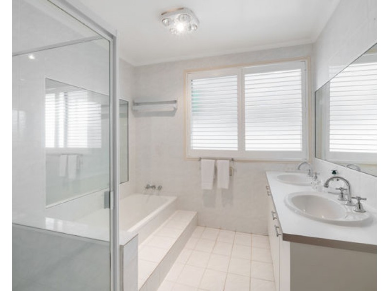 20 Huon Street, Broadbeach Waters QLD 4218