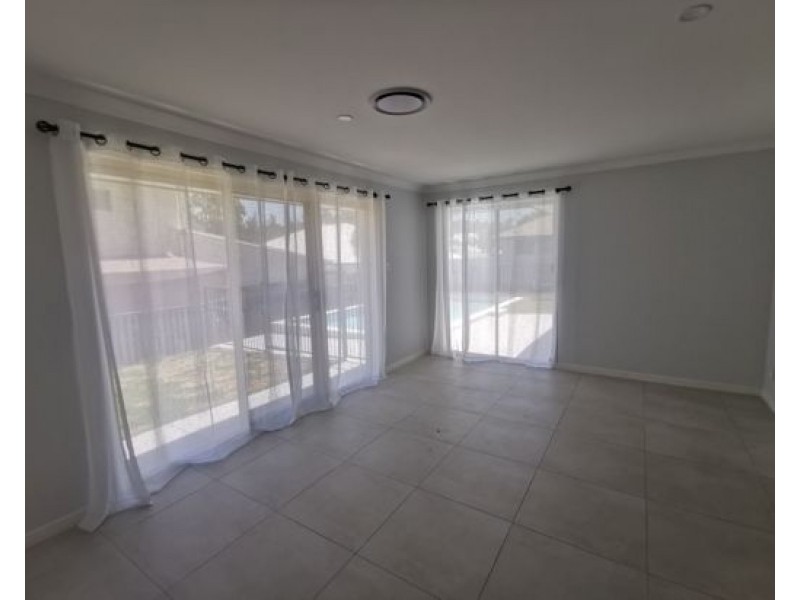 4 ICEFIRE LANE, Coomera Waters QLD 4209