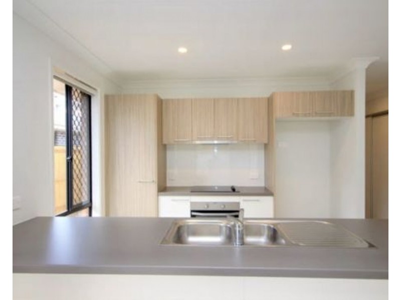 6 Como Way, Redbank QLD 4301