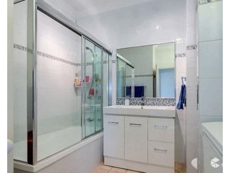 48 82-86 Limetree parade, Runaway Bay QLD 4216