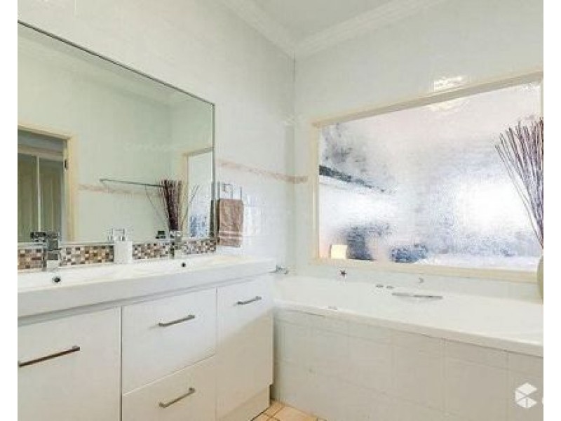 48 82-86 Limetree parade, Runaway Bay QLD 4216