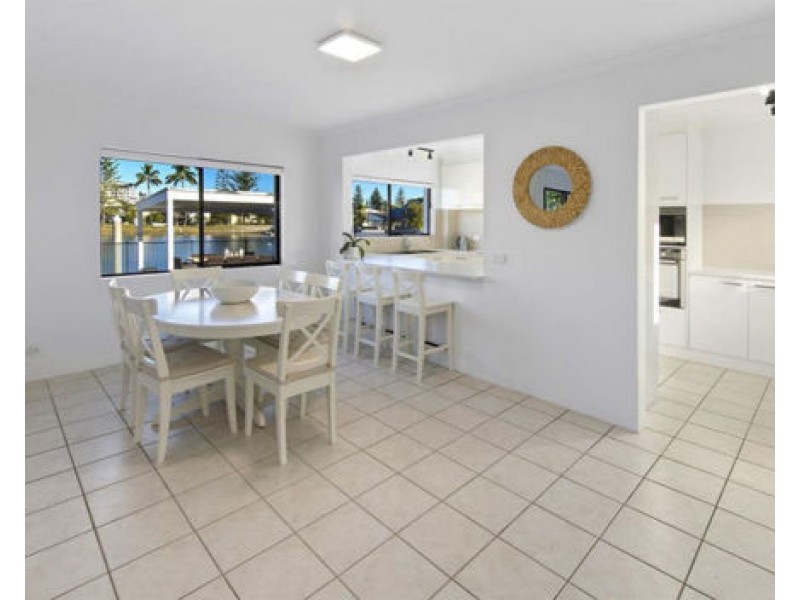2/35 Sunrise boulevard, Surfers Paradise QLD 4217