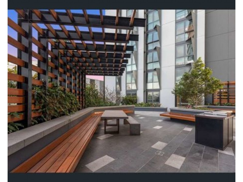 30306/300 Old Cleveland Road, Coorparoo QLD 4151