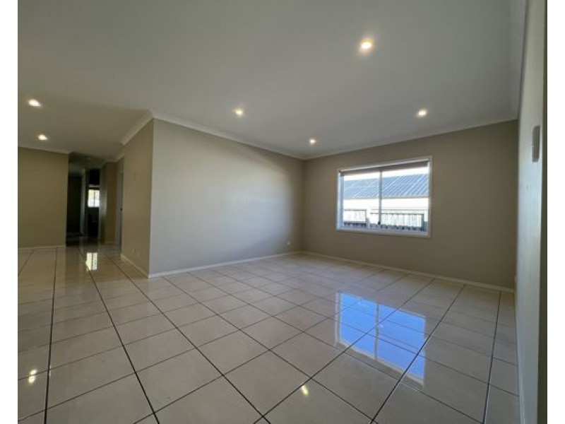 54 Pioneer Dr, Kuraby QLD 4112