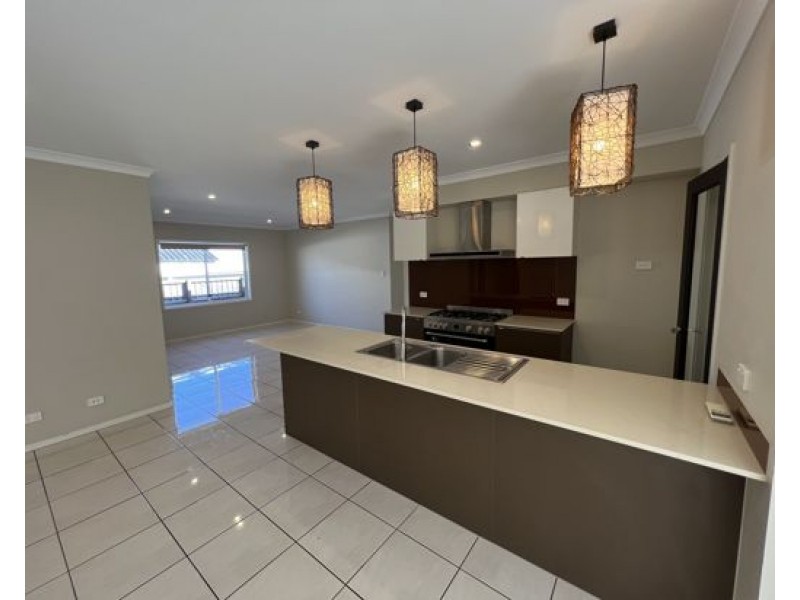 54 Pioneer Dr, Kuraby QLD 4112