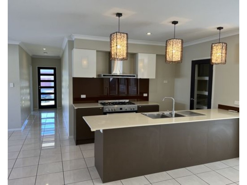 54 Pioneer Dr, Kuraby QLD 4112