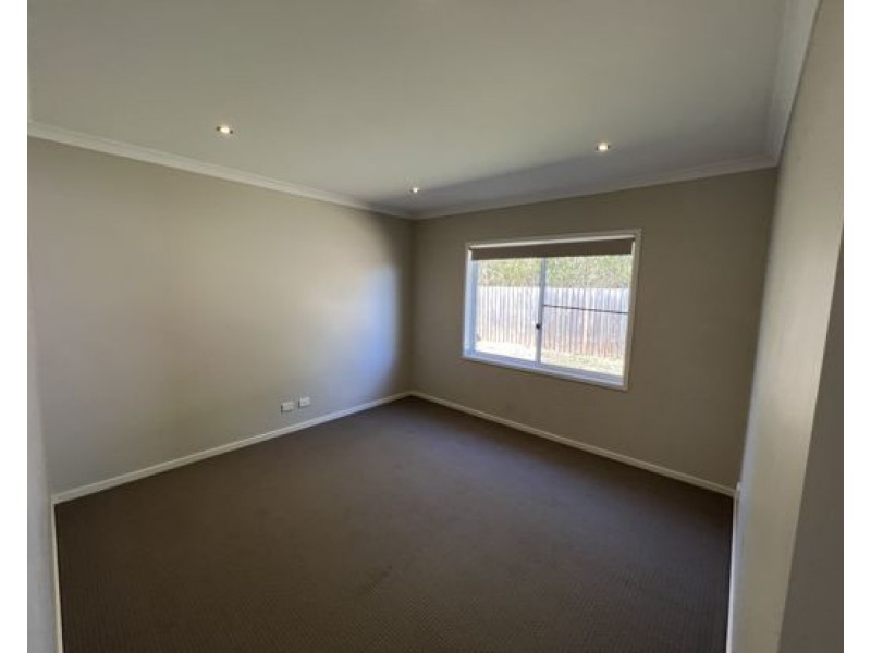 54 Pioneer Dr, Kuraby QLD 4112