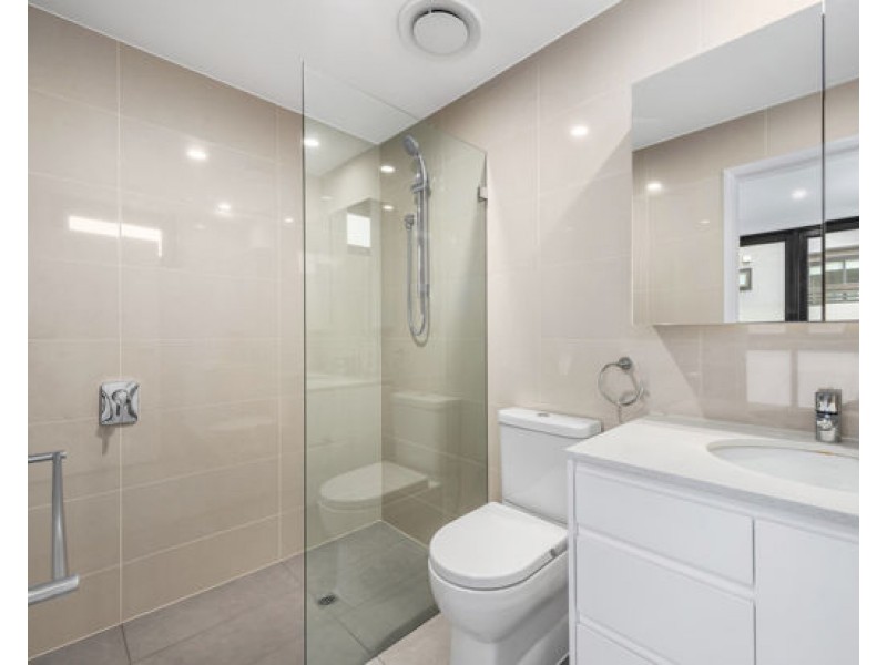 237/ 181 Clarence Rd, Indooroopilly QLD 4068