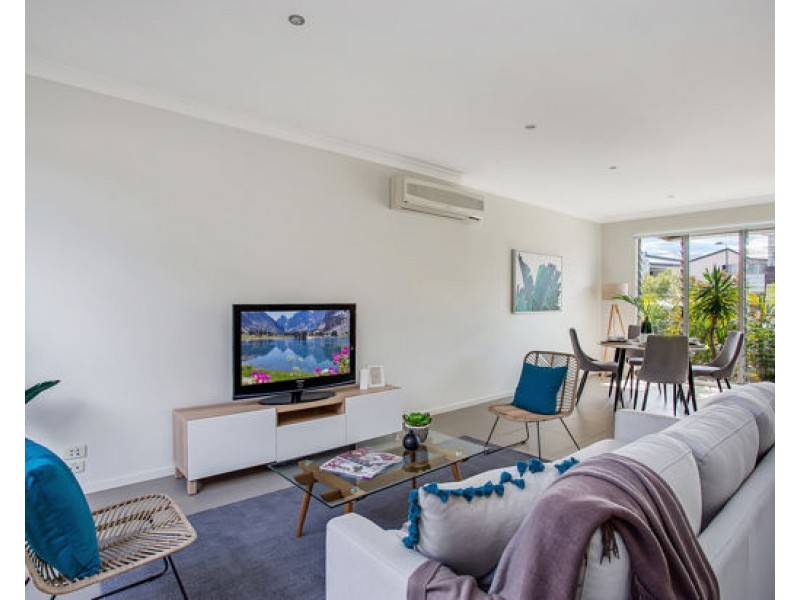 20 Emily Way, Varsity Lakes QLD 4227