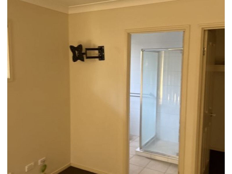 4 IDALIA LANE, Waterford QLD 4133