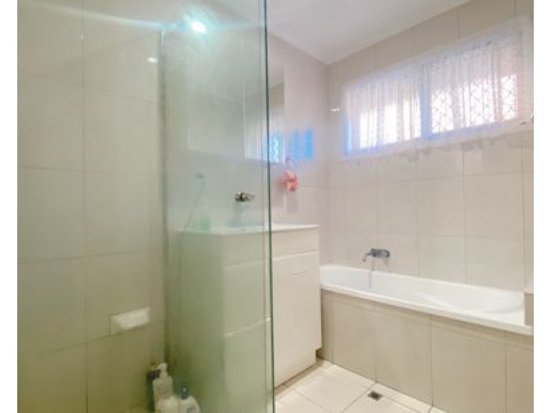 5 Dryade Street, Regents Park QLD 4118