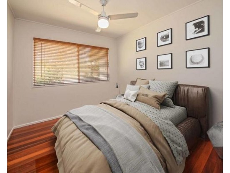 15 FAIR ST, Wishart QLD 4122