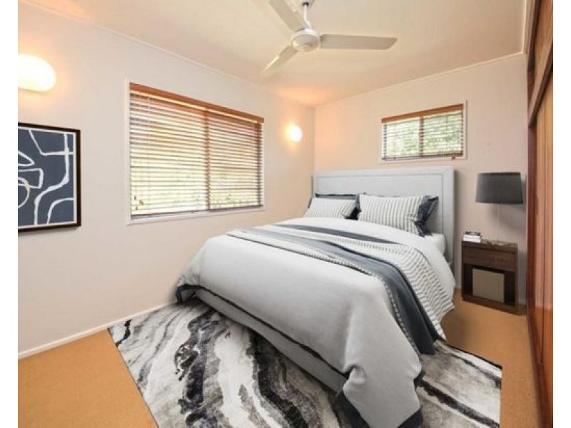 15 FAIR ST, Wishart QLD 4122