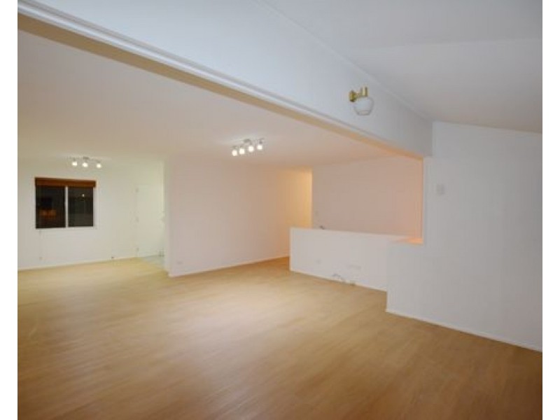 15 FAIR ST, Wishart QLD 4122