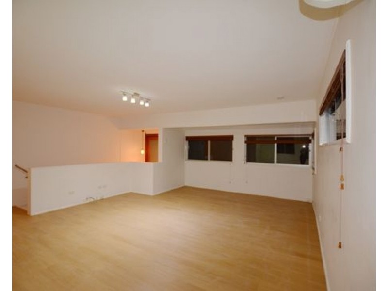 15 FAIR ST, Wishart QLD 4122