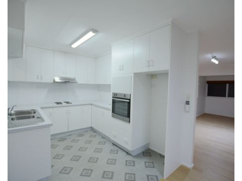 15 FAIR ST, Wishart QLD 4122