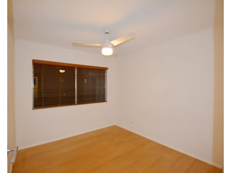 15 FAIR ST, Wishart QLD 4122