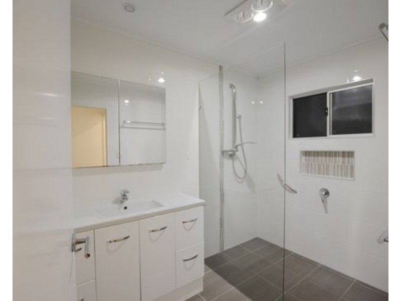 15 FAIR ST, Wishart QLD 4122