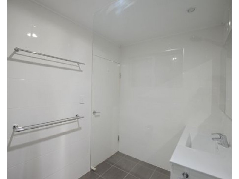 15 FAIR ST, Wishart QLD 4122