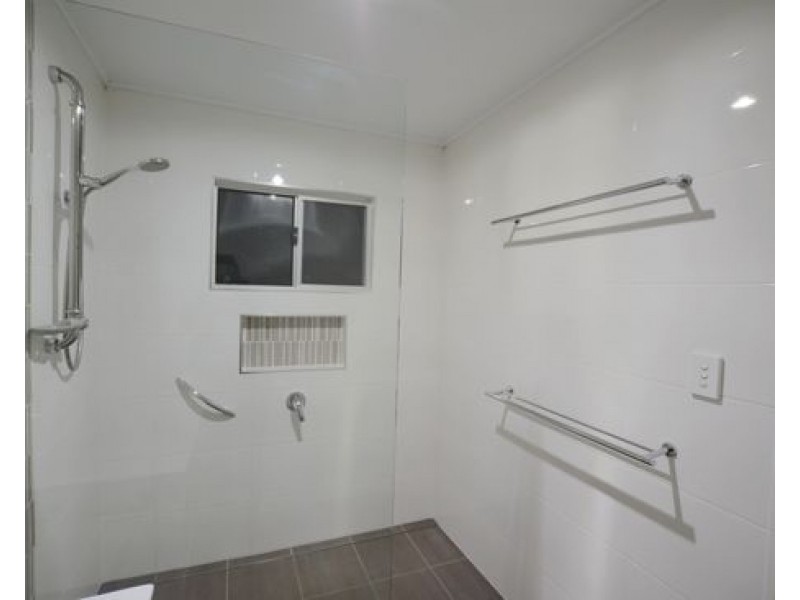 15 FAIR ST, Wishart QLD 4122