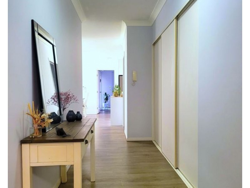 2204/12 Executive Drive, Burleigh Waters QLD 4220