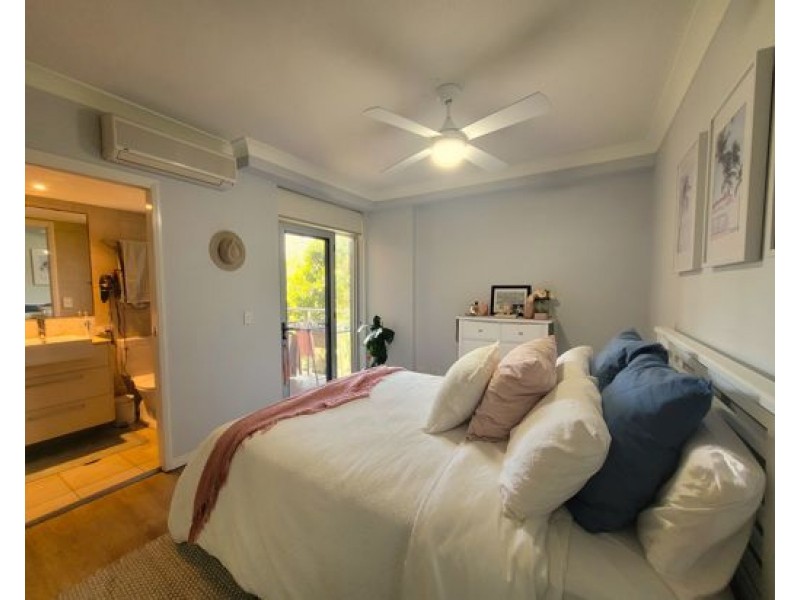 2204/12 Executive Drive, Burleigh Waters QLD 4220