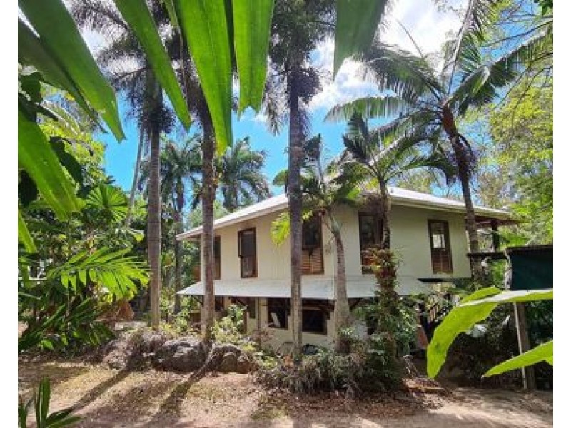 6-8 Nicholas Street, Clifton Beach QLD 4879
