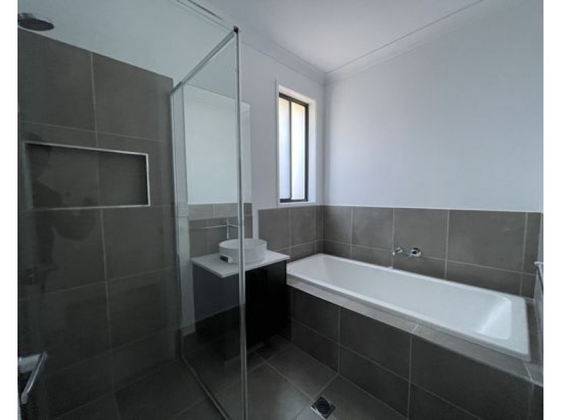 233 Barrams Rd, South Ripley QLD 4306