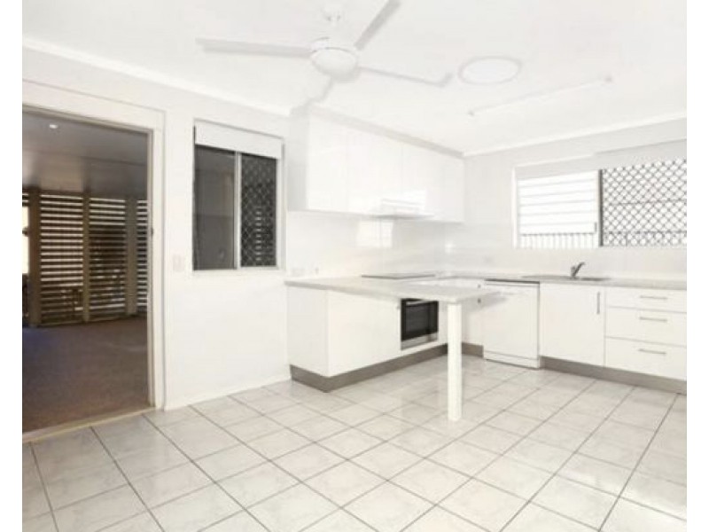 67 Jacaranda Avenue, Hollywell QLD 4216