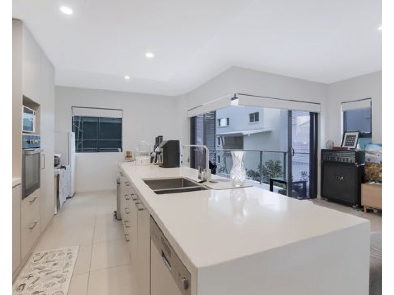 Unit 304, 11 Andrews Street, Southport QLD 4215
