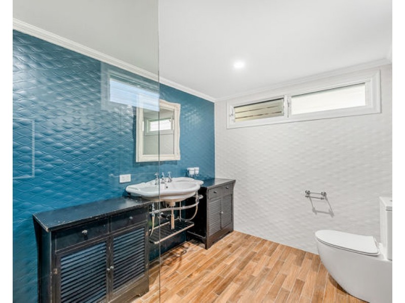 10 Crawford Rd, Chelmer QLD 4068