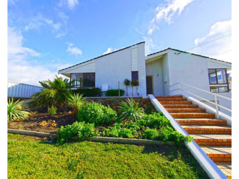 8 Julia Street, Waikiki WA 6169