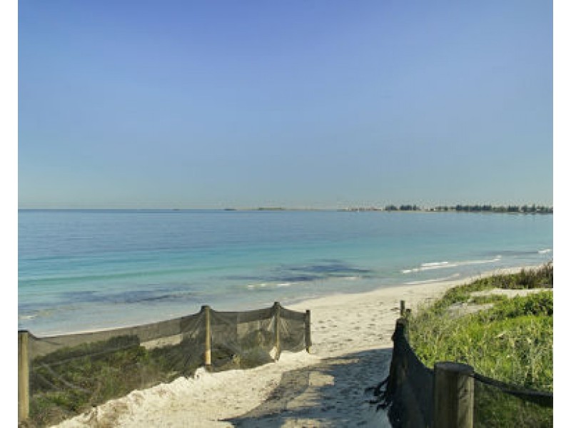 8 Julia Street, Waikiki WA 6169