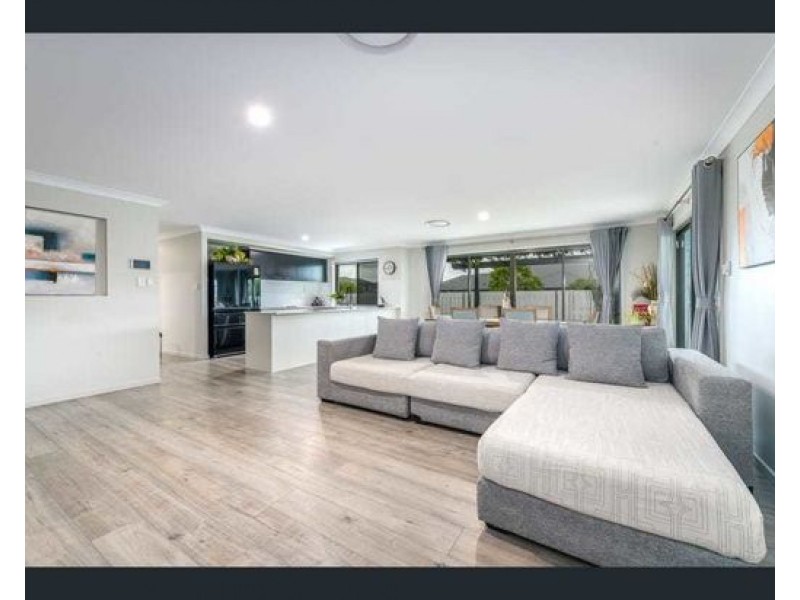 12 Aspen way, Arundel QLD 4214