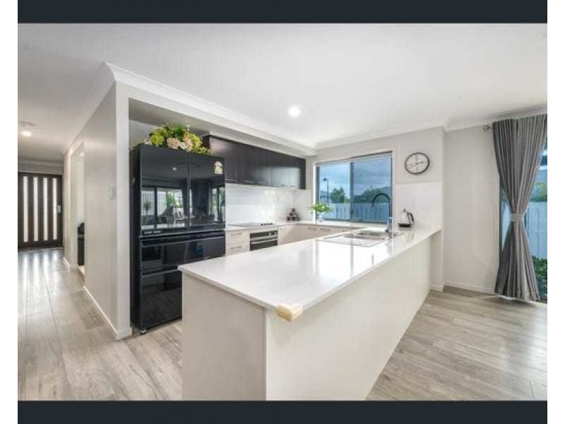 12 Aspen way, Arundel QLD 4214