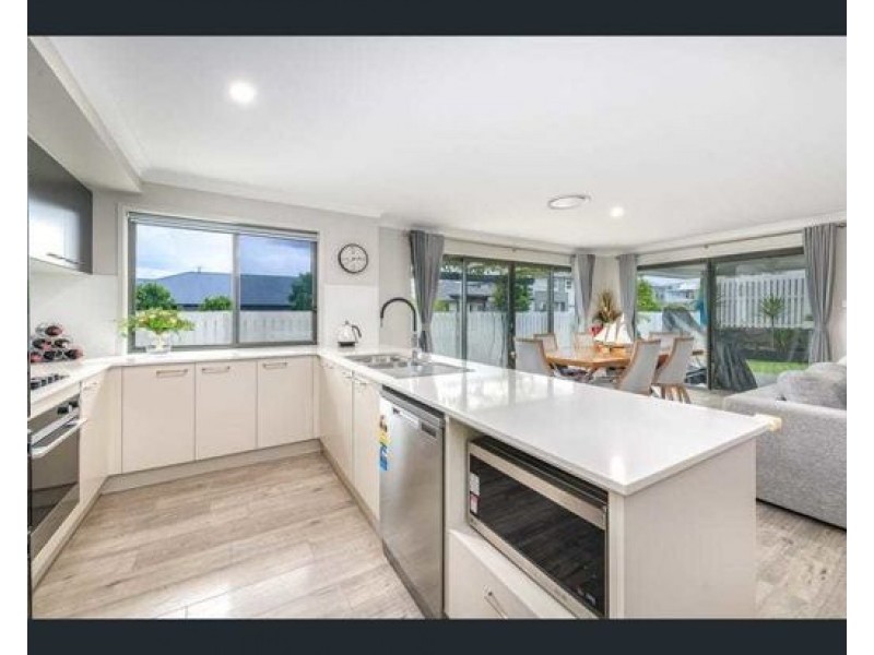 12 Aspen way, Arundel QLD 4214