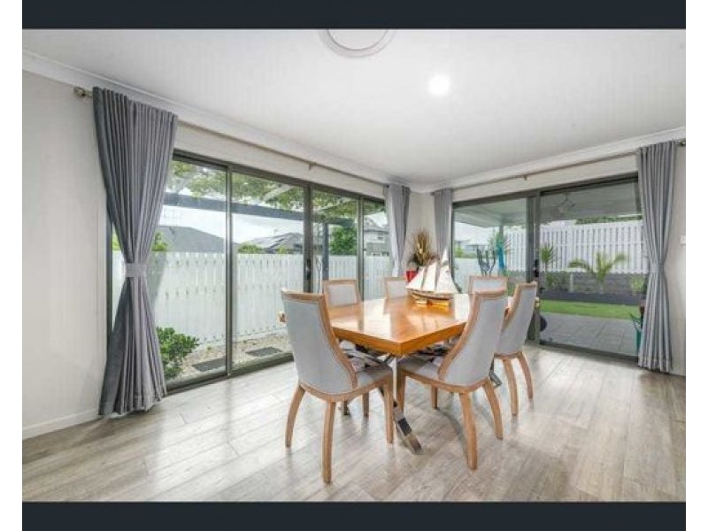 12 Aspen way, Arundel QLD 4214